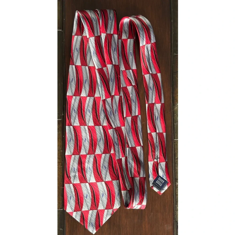 Meeting Street Necktie Red Gray Geometric Silk Hand Made Men's Tie Vintage‎